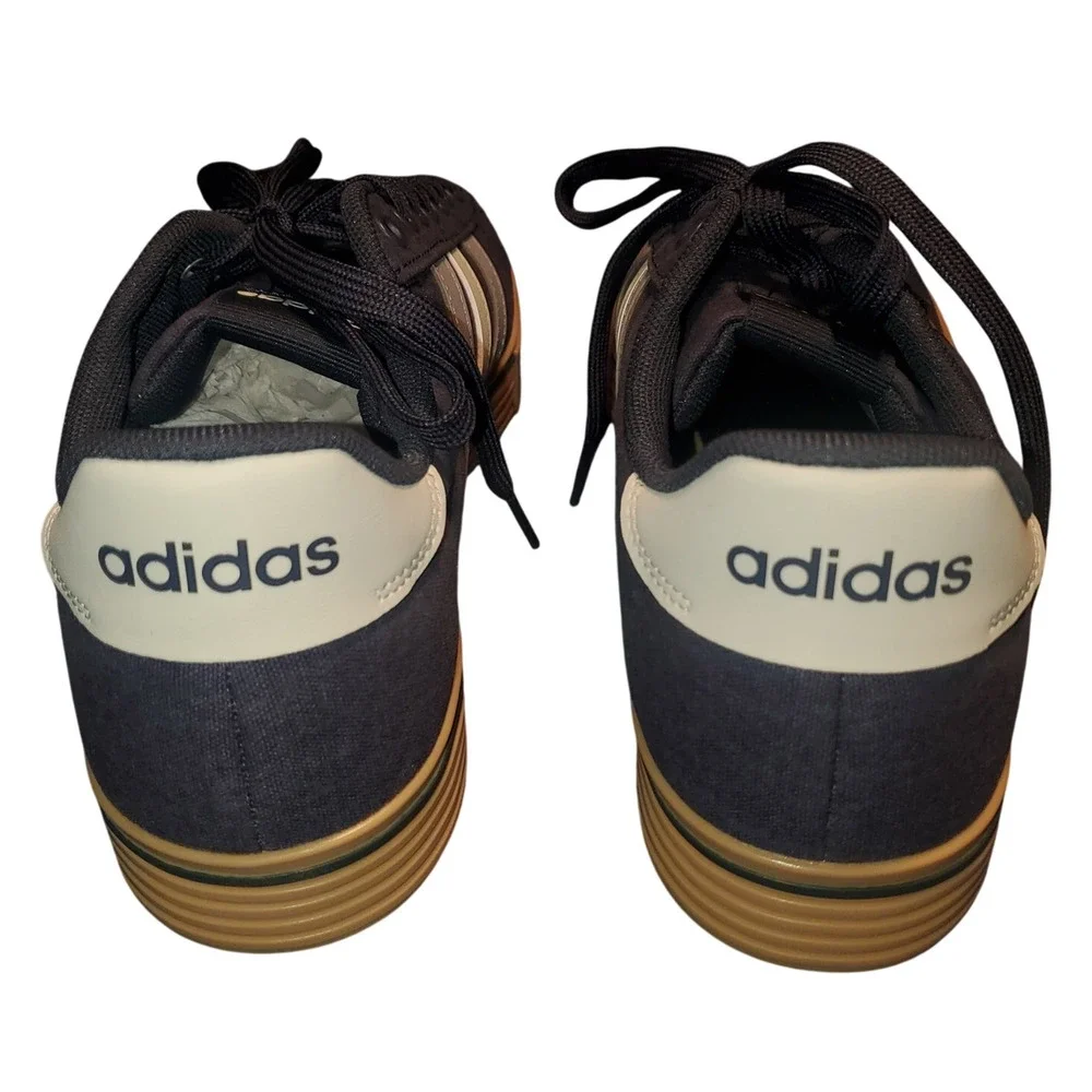 NEW Adidas Unisex Men Size 10, Women Size 11 Daily 4.0 Lace Up Casual Sneakers